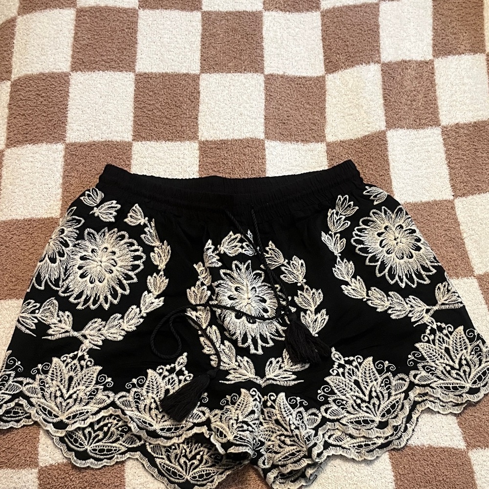 Solitaire Black and White Embroidered Women Shorts